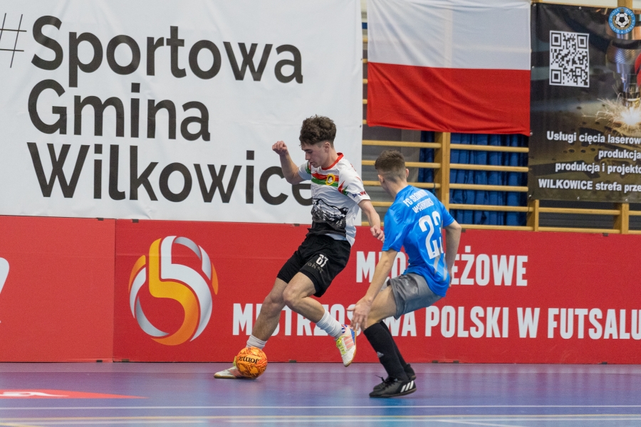 Młodzieżowe Mistrzostwa Polski w Futsalu U17 w Wilkowicach rozpoczęte